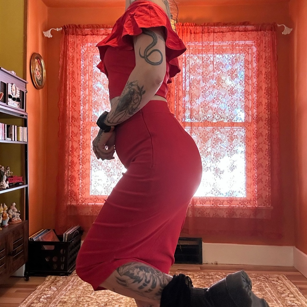 Elegant Red Women's Pencil Skirt and Crop Top Vintage